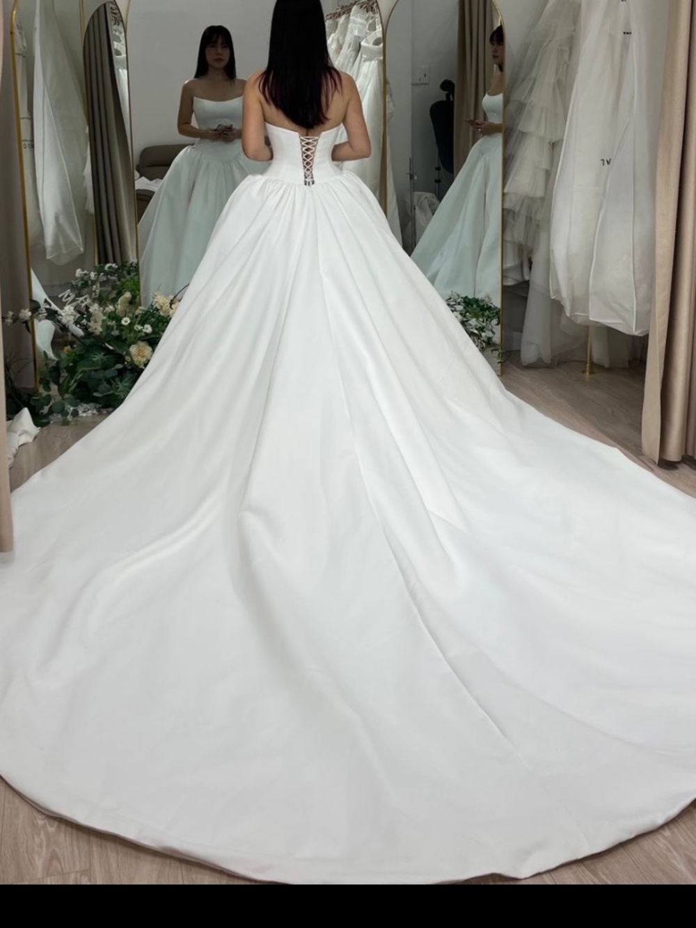 Stunning Custom Drop-Waist Basque Wedding Gown - Picture 5 of 6